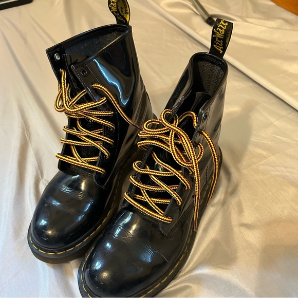 Dr. Marten’s Air Wair black boots size 8